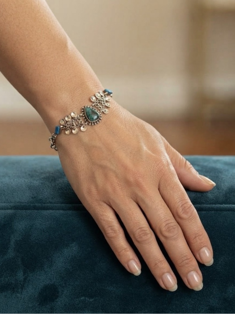 Silver Tone Bracelet with Teal Stone Accent 7”